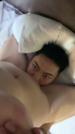 【精品泄密】淫荡母狗巨乳眼镜妹Julz跟男友打炮完整版 截图5