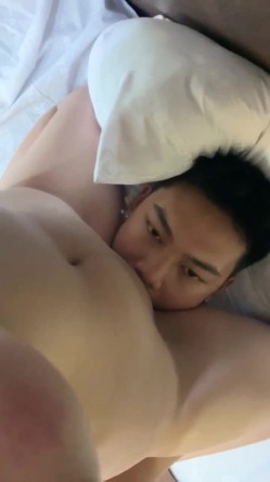 【精品泄密】淫荡母狗巨乳眼镜妹Julz跟男友打炮完整版 截图6