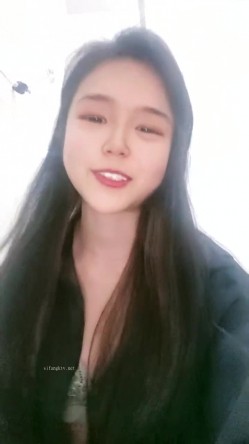 新晋清纯校花学妹~【罗曼蒂】开裆丝袜，真空包臀，道具抽插！小美女嘟嘟嘴，貌美如花收获粉丝众多 截图1