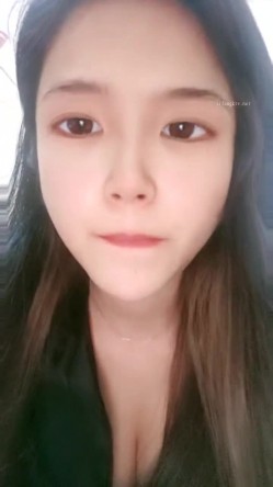 新晋清纯校花学妹~【罗曼蒂】开裆丝袜，真空包臀，道具抽插！小美女嘟嘟嘴，貌美如花收获粉丝众多 截图6