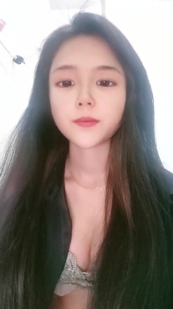 新晋清纯校花学妹~【罗曼蒂】开裆丝袜，真空包臀，道具抽插！小美女嘟嘟嘴，貌美如花收获粉丝众多 截图7