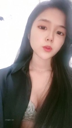 新晋清纯校花学妹~【罗曼蒂】开裆丝袜，真空包臀，道具抽插！小美女嘟嘟嘴，貌美如花收获粉丝众多 截图12