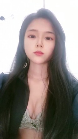 新晋清纯校花学妹~【罗曼蒂】开裆丝袜，真空包臀，道具抽插！小美女嘟嘟嘴，貌美如花收获粉丝众多 截图13