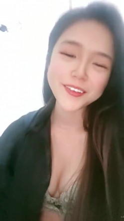 新晋清纯校花学妹~【罗曼蒂】开裆丝袜，真空包臀，道具抽插！小美女嘟嘟嘴，貌美如花收获粉丝众多 截图14