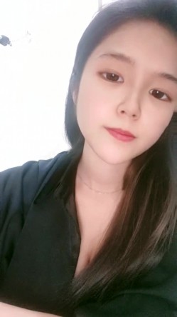 新晋清纯校花学妹~【罗曼蒂】开裆丝袜，真空包臀，道具抽插！小美女嘟嘟嘴，貌美如花收获粉丝众多 截图16