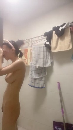 无敌身材短发美少女！腰细胸大完美！张开双腿求操，跪在椅子上被后入，骑乘位爆操两个奶子直晃 截图16