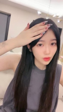 核弹！高人气裸舞女神~20小时~【阿楚】全新姿势~撸点极高~ 女神终于尺度大开~！揉穴自慰，长腿美臀，绝~！！ 截图1