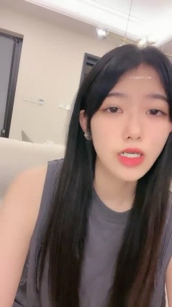 核弹！高人气裸舞女神~20小时~【阿楚】全新姿势~撸点极高~ 女神终于尺度大开~！揉穴自慰，长腿美臀，绝~！！ 截图2