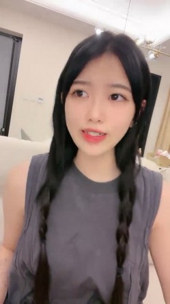 核弹！高人气裸舞女神~20小时~【阿楚】全新姿势~撸点极高~ 女神终于尺度大开~！揉穴自慰，长腿美臀，绝~！！ 截图3