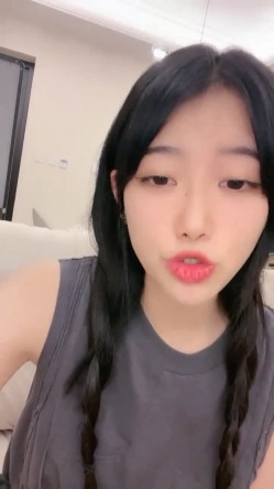 核弹！高人气裸舞女神~20小时~【阿楚】全新姿势~撸点极高~ 女神终于尺度大开~！揉穴自慰，长腿美臀，绝~！！ 截图4