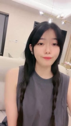 核弹！高人气裸舞女神~20小时~【阿楚】全新姿势~撸点极高~ 女神终于尺度大开~！揉穴自慰，长腿美臀，绝~！！ 截图6