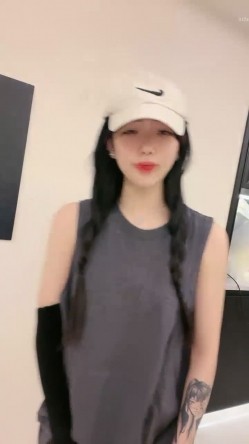 核弹！高人气裸舞女神~20小时~【阿楚】全新姿势~撸点极高~ 女神终于尺度大开~！揉穴自慰，长腿美臀，绝~！！ 截图7