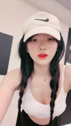 核弹！高人气裸舞女神~20小时~【阿楚】全新姿势~撸点极高~ 女神终于尺度大开~！揉穴自慰，长腿美臀，绝~！！ 截图8