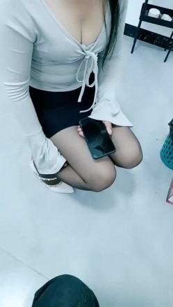 【钢炮寻爱】 户外车震~沟搭人妻熟女催情药无套内射 截图6
