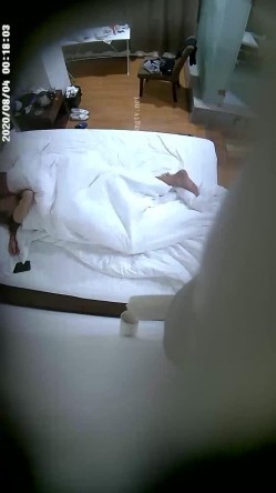 上帝视角真实记录情侣PK偸情~各种反差小贱人中年熟女开房滚床单~刚射完歇一小会又搞起来 截图13