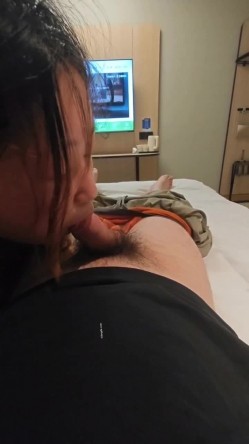 推特约啪大神，【Toro S】付费福利，20岁学生妹，蜜桃臀后入，酒店里活色生香干炮 截图3