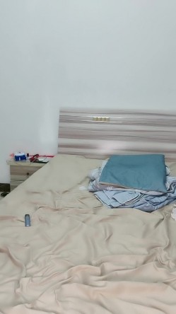 多好的女人也有一个草腻了她的男人，全程露脸白丝风骚小护士激情上位干大哥，大哥躺床上玩手机浪叫呻吟不止 截图16