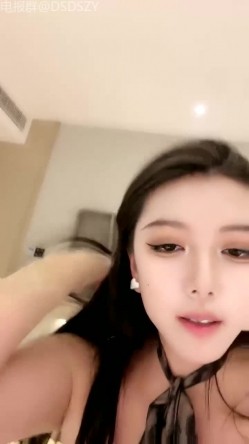 ️人气女神【保时捷车模】姐妹配合无套榨精，骚话不断干出白浆 截图14