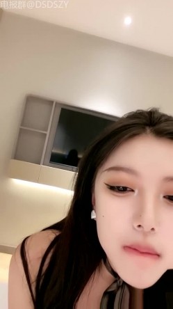️人气女神【保时捷车模】姐妹配合无套榨精，骚话不断干出白浆 截图15