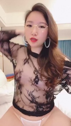 核弹！极品巨臀~20小时~【欧美鹿鹿】疯狂啪啪~干到流白浆~我算是理解大哥们为啥喜欢大屁股了~！ 截图3