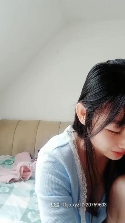 清纯美女主播【援交大学生】胸圆圆，可以约，抖胸叫骚诱惑，乳沟真的好美呀！ 截图1