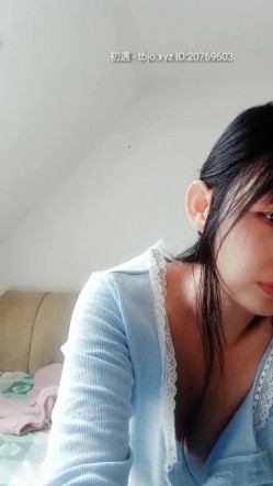 清纯美女主播【援交大学生】胸圆圆，可以约，抖胸叫骚诱惑，乳沟真的好美呀！ 截图12