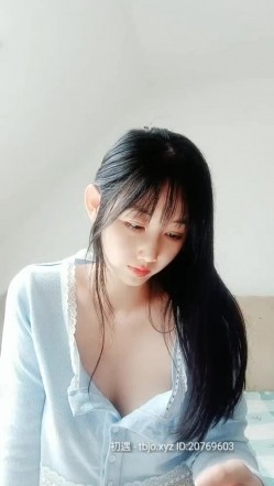 清纯美女主播【援交大学生】胸圆圆，可以约，抖胸叫骚诱惑，乳沟真的好美呀！ 截图13