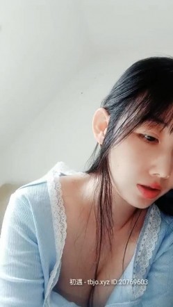 清纯美女主播【援交大学生】胸圆圆，可以约，抖胸叫骚诱惑，乳沟真的好美呀！ 截图15