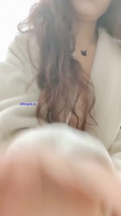 抖音巨乳【晓晓 是晓晓啊】露脸漏点道具插逼 ️喷水漏出福利 截图8