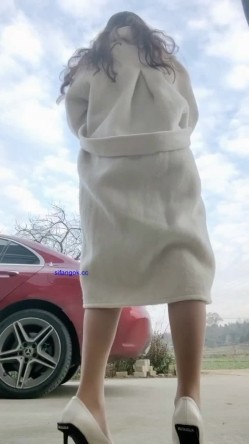 抖音巨乳【晓晓 是晓晓啊】露脸漏点道具插逼 ️喷水漏出福利 截图11