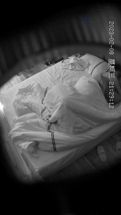 高校附近情趣酒店偷拍 ️学生情侣开房做爱还挺会玩的让妹子穿上蕾丝情趣内衣干 截图4