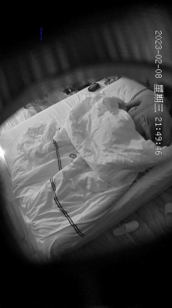 高校附近情趣酒店偷拍 ️学生情侣开房做爱还挺会玩的让妹子穿上蕾丝情趣内衣干 截图13