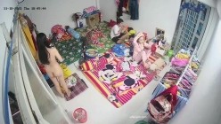 10月最新流出【破解摄像头】 ️监控下的女生宿舍日常洗澡换衣服 截图7