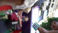 大神空城原创大街尾随抄底手拿房产证的镂空短裙骚妇红色情趣透明骚丁露逼爆毛非常让人鸡动 截图11