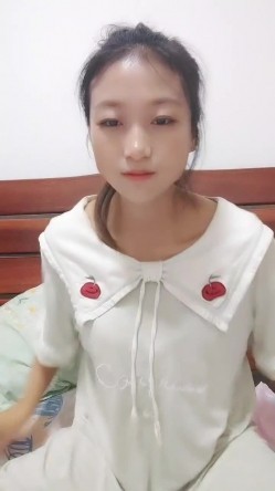 良家小少妇深夜露脸与小哥床上激情，让小哥吃奶舔逼，口交大鸡巴后入爆草，激情上位淫声荡语不断互动撩骚 截图2