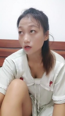 良家小少妇深夜露脸与小哥床上激情，让小哥吃奶舔逼，口交大鸡巴后入爆草，激情上位淫声荡语不断互动撩骚 截图4