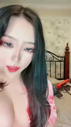 爽爆~00年艺校舞蹈生【红色的芭比】鸡巴顶飞天~口爆吞精 截图6