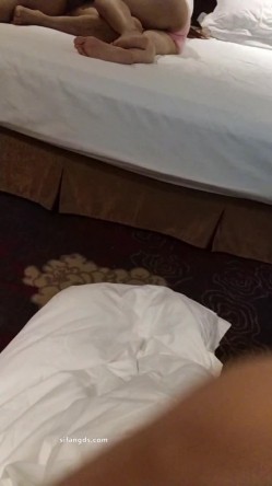 真实绿帽博主，【王军】让老婆陪各个不同单男啪啪，各种特写插穴，太淫乱了 截图5