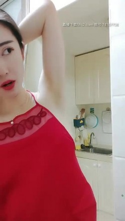 白白大长腿气质型美女下海自慰，红色肚兜黑丝袜特写玩跳蛋毛毛浓密，自慰完浴室湿身诱惑 截图9