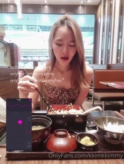 23岁日马混血美少女「Kimmy」OF露脸大尺度性爱私拍 小小年纪户外露出后庭开发潮喷吞精群P真会玩 截图5