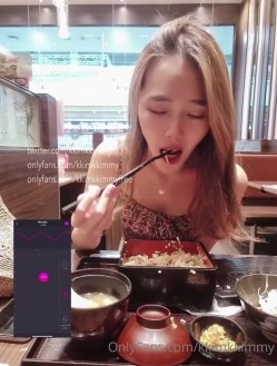23岁日马混血美少女「Kimmy」OF露脸大尺度性爱私拍 小小年纪户外露出后庭开发潮喷吞精群P真会玩 截图15