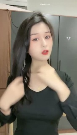 【新人绿播女神下海 七月】明星级颜值一流 骚舞酸奶浴突破尺度~非常带劲奈斯！ 截图1