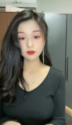 【新人绿播女神下海 七月】明星级颜值一流 骚舞酸奶浴突破尺度~非常带劲奈斯！ 截图4