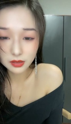 【新人绿播女神下海 七月】明星级颜值一流 骚舞酸奶浴突破尺度~非常带劲奈斯！ 截图5