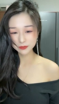 【新人绿播女神下海 七月】明星级颜值一流 骚舞酸奶浴突破尺度~非常带劲奈斯！ 截图8