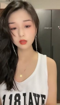 【新人绿播女神下海 七月】明星级颜值一流 骚舞酸奶浴突破尺度~非常带劲奈斯！ 截图11
