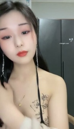 【新人绿播女神下海 七月】明星级颜值一流 骚舞酸奶浴突破尺度~非常带劲奈斯！ 截图14