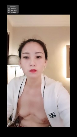 高端酒店里面熟女自慰高潮淫荡的表情真是受不了一直哇哇叫，生的一副淫荡的表情风骚味十足 截图16