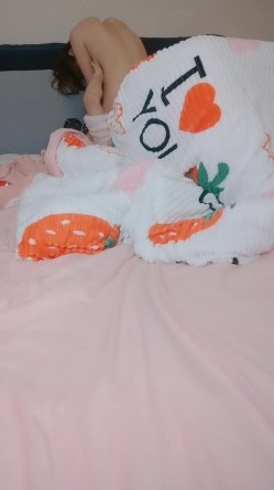 甜美系列女友和新教的文艺男友，露脸口交，女上位无套操穴，对白很逗 截图13