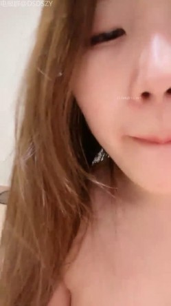 黄色战袍校花女神「甜奶汐」，让人梆硬的身材，一看就是个淫妇，白虎馒头逼，不干个几个小时满足不了！ 截图6